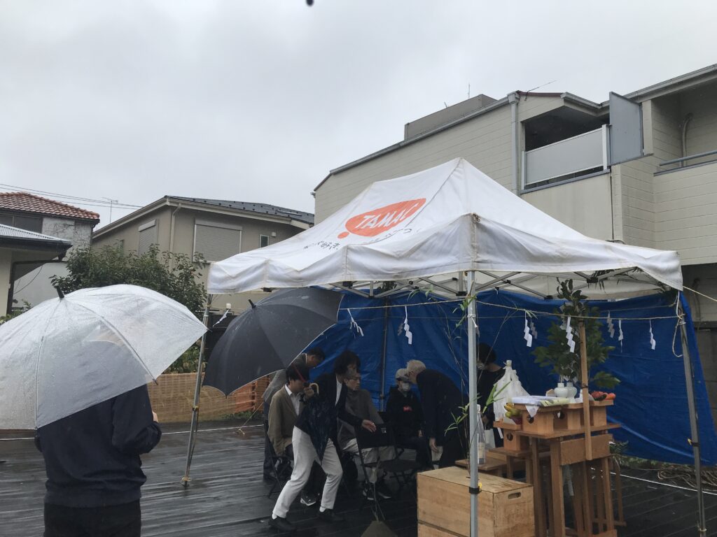 雨の地鎮祭は 写真