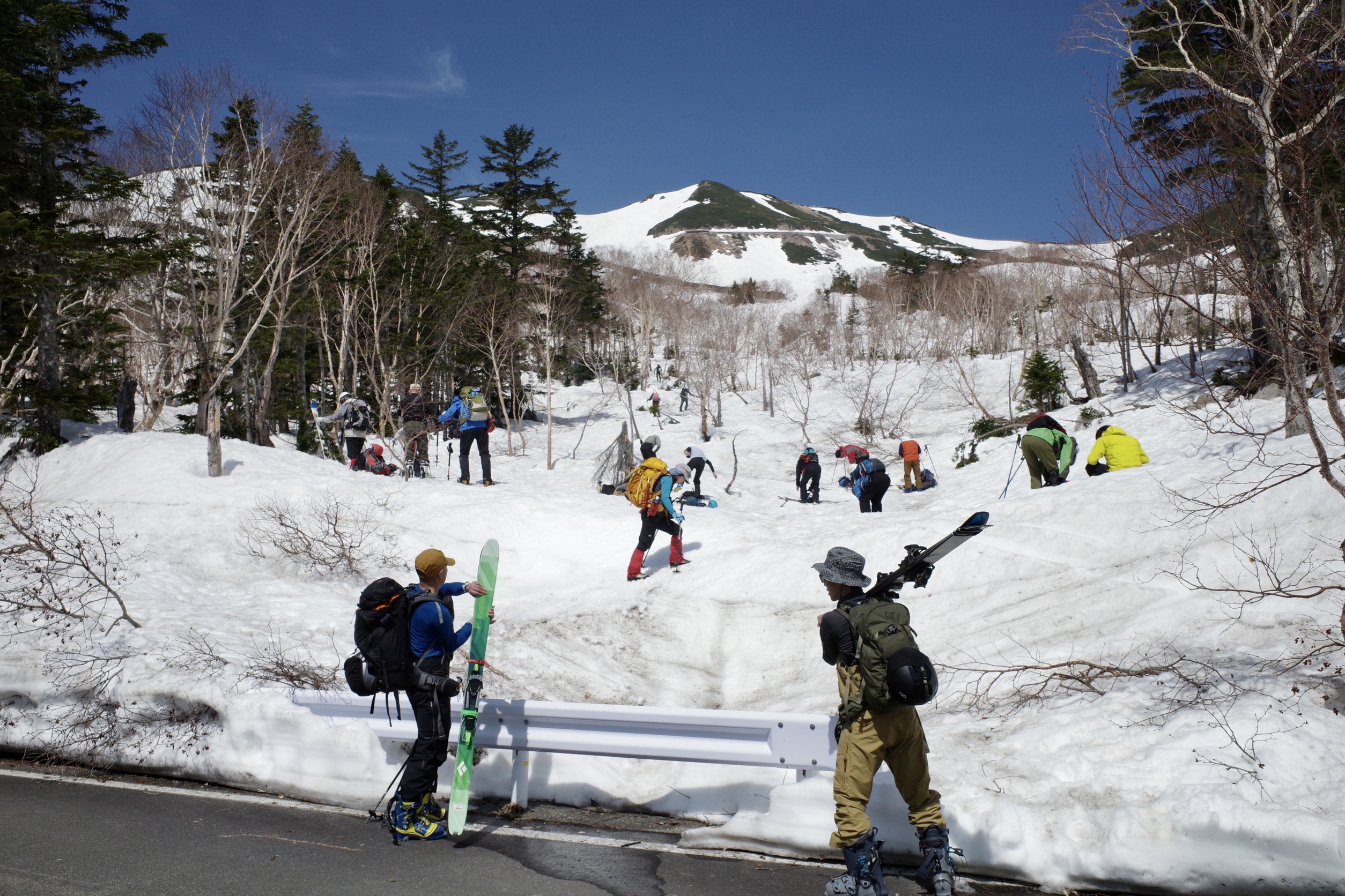 残雪の山歩き アイキャッチ画像